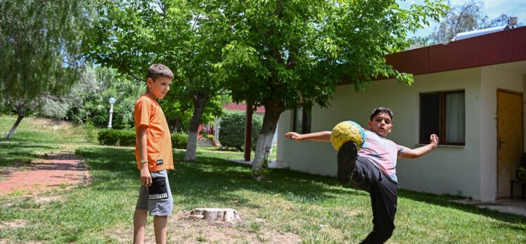 Depremin acı anılarını DSİ'nin İzmir kampında geride bırakmaya çalışıyorlar