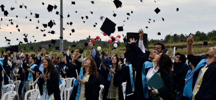 Eskişehir Osmangazi Üniversitesinde mezuniyet töreni yapıldı