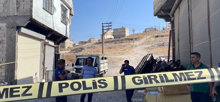 Gaziantep'te çocuğunu rehin alan baba kendisini tabancayla yaraladı