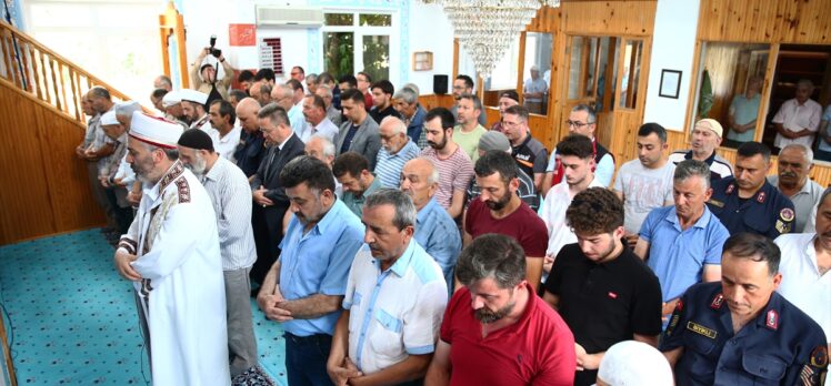 Giresun'da yaşadığı kulübe toprak altında kalan vatandaş için gıyabi cenaze namazı kılındı