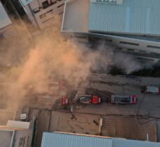 İzmir'de tekstil atölyesinde çıkan yangın hasara yol açtı