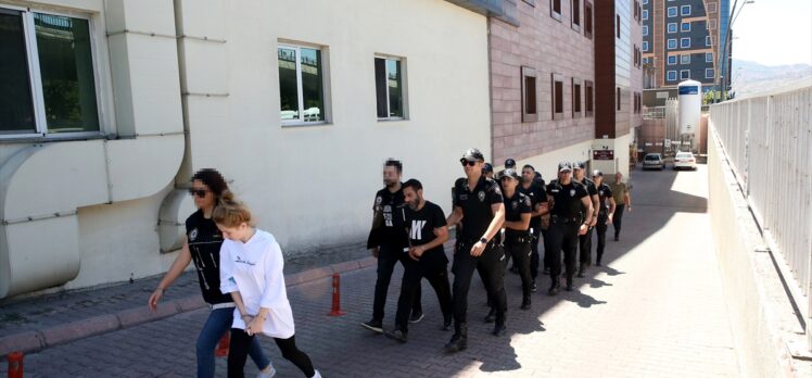 Kayseri'de uyuşturucu operasyonunda 17 zanlı yakalandı