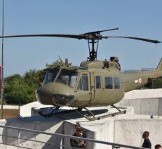 Kıbrıs Barış Harekatı'nda yer alan askeri helikopter çıkarmanın yapıldığı plajda sergileniyor