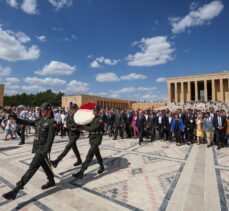 Kılıçdaroğlu, Lozan Barış Antlaşması'nın 100. yılı dolayısıyla Anıtkabir'i ziyaret etti