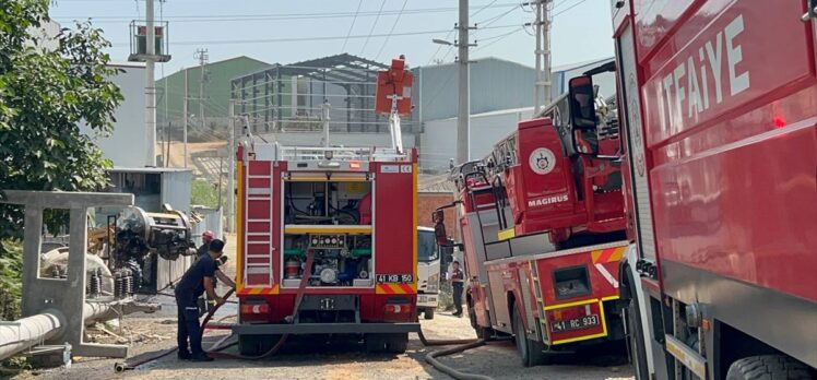 Kocaeli'de fabrikada kimyasal yağ kazanının patlaması sonucu 2 işçi yaralandı