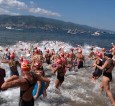 Kocaeli'deki Açık Su Yüzme Yarışları'nda sporcular İzmit Körfezi'ni yüzerek geçti