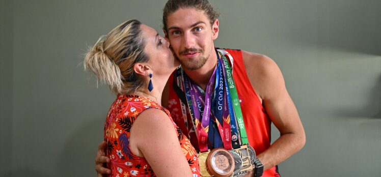 Milli atlet İsmail Nezir pistlerde, ailesi evde aynı heyecanı yaşıyor