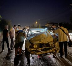Muğla'da minibüse çarpan otomobilin sürücüsü yaralandı