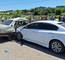 Samsun'da çarpışan iki otomobildeki 9 kişi yaralandı