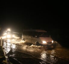 Sel suları nedeniyle Zonguldak-Bartın kara yolunda ulaşım kontrollü sağlanıyor