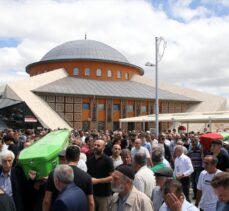 Sivas'ta trafik kazasında ölen baba ile eşi ve kızının cenazeleri toprağa verildi