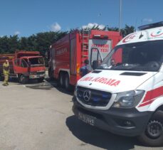 Sultanbeyli'de itfaiye aracıyla çarpışan kamyonetin sürücüsü yaralandı