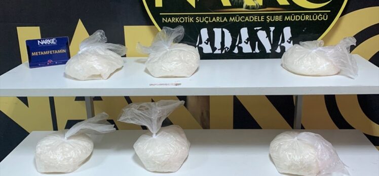 Adana'da kokain ve sentetik uyuşturucu bulunan kamyonetteki 2 zanlı tutuklandı