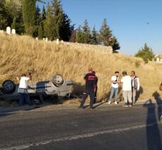 GÜNCELLEME – Adıyaman'da şarampole devrilen otomobilin sürücüsü öldü, 2 kişi yaralandı