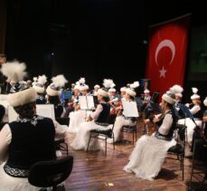 Antalya'da Tattimbet Akademik Halk Çalgıları Orkestrası konser verdi