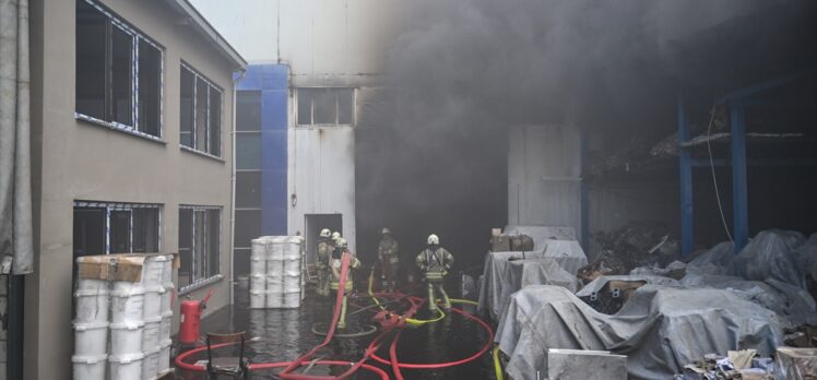 GÜNCELLEME – Arnavutköy'de cam üretim tesisinde çıkan yangını söndürme çalışmaları sürüyor