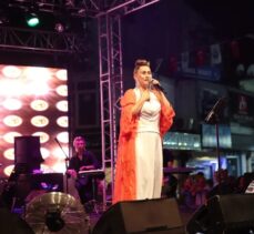 Azerbaycan Devlet Sanatçısı Azerin, Serik'te konser verdi