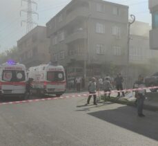 GÜNCELLEME – Bayrampaşa'da iş merkezinde çıkan yangına müdahale ediliyor