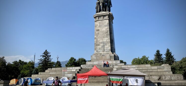 Bulgaristan’da Kızıl Ordu anıtı saldırıya uğradı