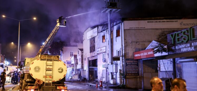 GÜNCELLEME – Bursa'da ahşap kapı fabrikasında çıkan yangın kontrol altına alındı