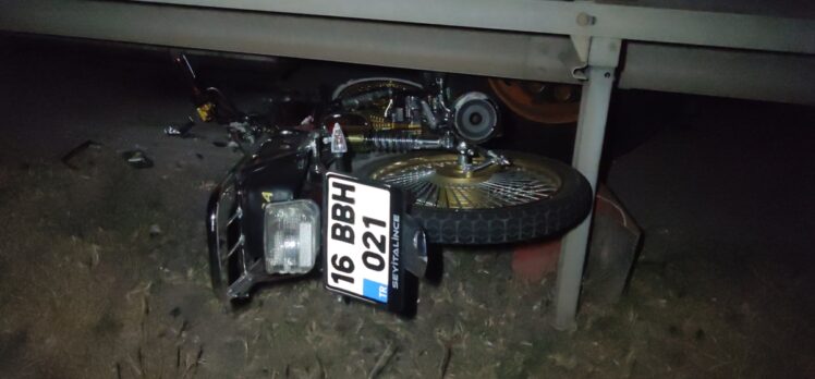 Bursa'da çarpışan iki motosikletteki 4 gençten biri öldü, 3'ü yaralandı