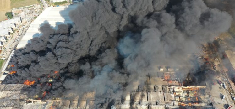 GÜNCELLEME 2 – Bursa'da sanayi bölgesindeki yangına havadan ve karadan müdahale ediliyor