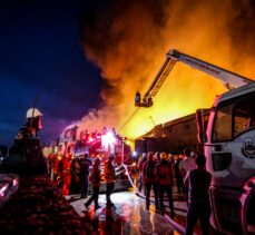 GÜNCELLEME 3 – Bursa'da sanayi bölgesindeki yangına müdahale ediliyor