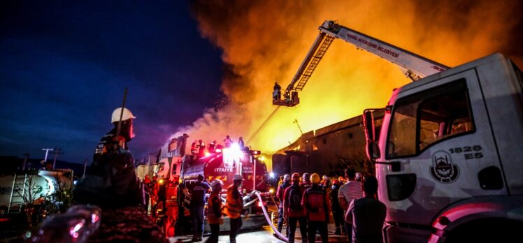GÜNCELLEME 3 – Bursa'da sanayi bölgesindeki yangına müdahale ediliyor
