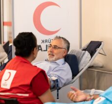 Çalışma ve Sosyal Güvenlik Bakanı Işıkhan'dan Türk Kızılaya kan bağışı