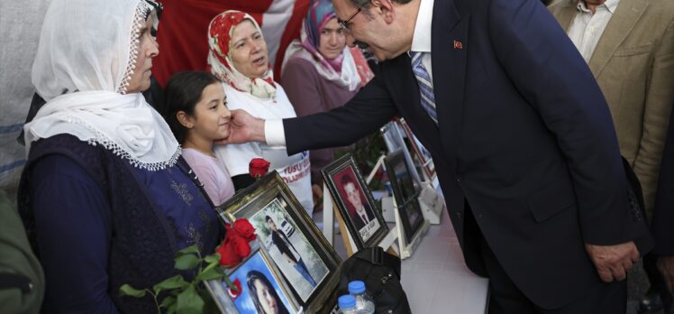 Cumhurbaşkanı Yardımcısı Yılmaz, Diyarbakır annelerini ziyaret etti: