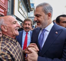 Dışişleri Bakanı Fidan, Erzurum'da esnaf ziyaretinde bulundu