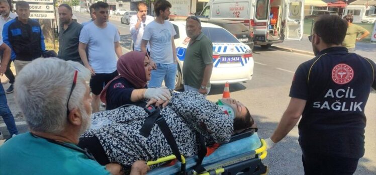Düzce'de hafif ticari araç ile otomobilin çarpıştığı kazada 1'i bebek 5 kişi yaralandı