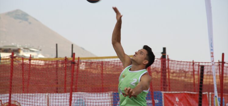 Erciyes'te plaj voleybolu turnuvası başladı