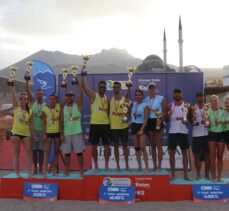 Erciyes'teki plaj voleybolu turnuvası düzenlenen ödül töreniyle sona erdi