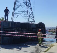 Esenler'de yangına giderken devrilen itfaiye aracındaki 2 personel yaralandı