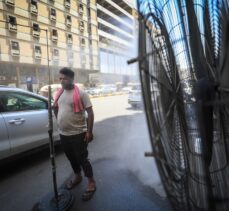 Iraklıların kavurucu sıcaklara karşı serinleme yöntemi “su püskürtmeli” vantilatörler
