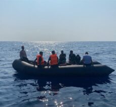İzmir açıklarında 69 düzensiz göçmen kurtarıldı