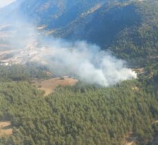 İzmir Kınık'ta çıkan orman yangınına karadan ve havadan müdahale ediliyor