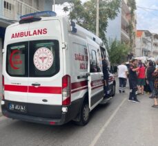 İzmir'de apartmanda çıkan yangında biri bebek 5 kişi dumandan etkilendi