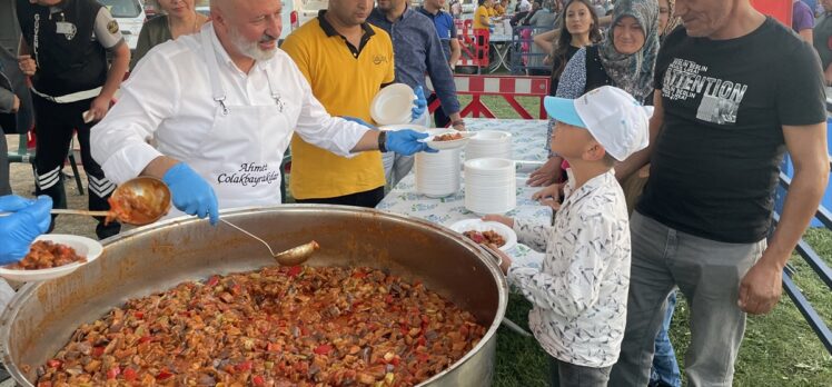 Kayseri'de patlıcan festivalinde yaklaşık 20 bin kişiye güveç ikram edildi