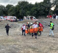 GÜNCELLEME – Kemerburgaz'da servis otobüsü kaza yaptı