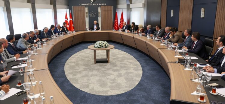 Kılıçdaroğlu, CHP Ankara İl Başkanı Ali Hikmet Akıllı'yı kabul etti