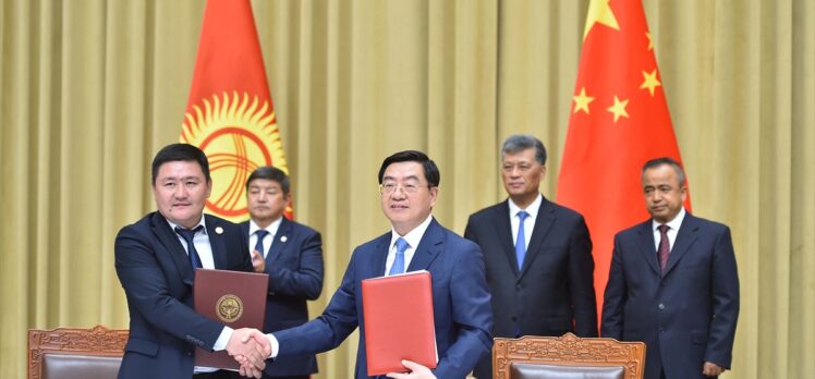 Kırgızistan ile Çin'in Sincan Uygur Özerk Bölgesi arasında e-ticaret anlaşması imzalandı