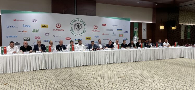Konyaspor Başkanı Özgökçen, yeni sezon öncesi gazetecilerle buluştu: