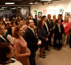 Kosova Başbakanı Kurti, “Gelenekten Geleceğe” el sanatları sergisini gezdi