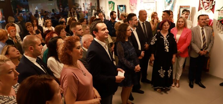 Kosova Başbakanı Kurti, “Gelenekten Geleceğe” el sanatları sergisini gezdi