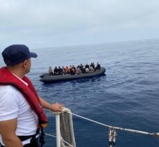 Kuşadası açıklarında 30 düzensiz göçmen kurtarıldı