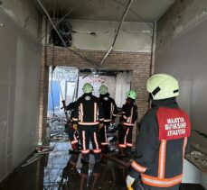 Malatya'da ağır hasarlı evde çıkan yangın söndürüldü