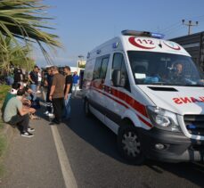 Manisa'da servis midibüsünün devrilmesi sonucu 20 kişi yaralandı