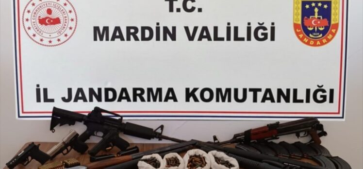 Mardin'de iki evde silah ve fişek ele geçirildi